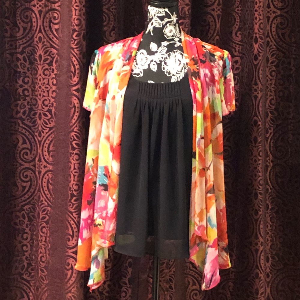 🌞 5/$25 Summer Sale 🌞 Lovely lined blouse